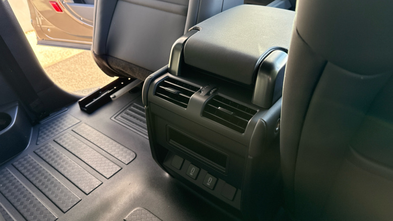 Land Rover Defender 3.0 D250 X-Dynamic SE 90 3dr Auto Diesel Estate